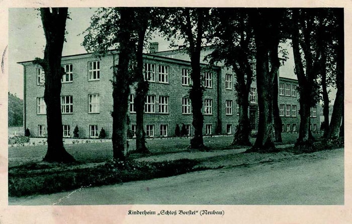 The new children's home built by Friedrich Bölck in the early 1930s with the Lindenallee in the foreground